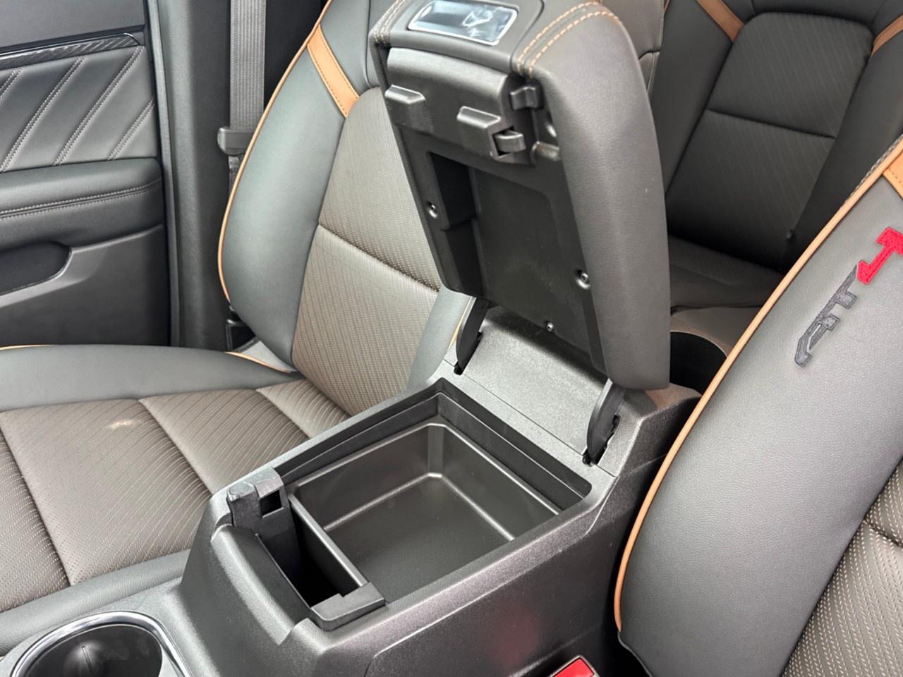 2026 GMC Canyon Crew Cab Short Box 4-Wheel Drive AT4 Photo