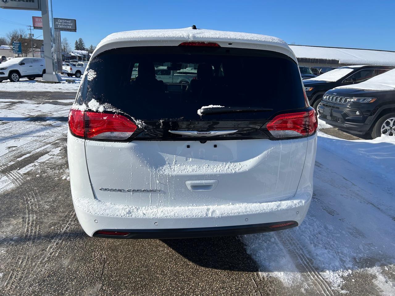 2026 Chrysler Grand Caravan SXT Front-Wheel Drive Passenger Van Photo3