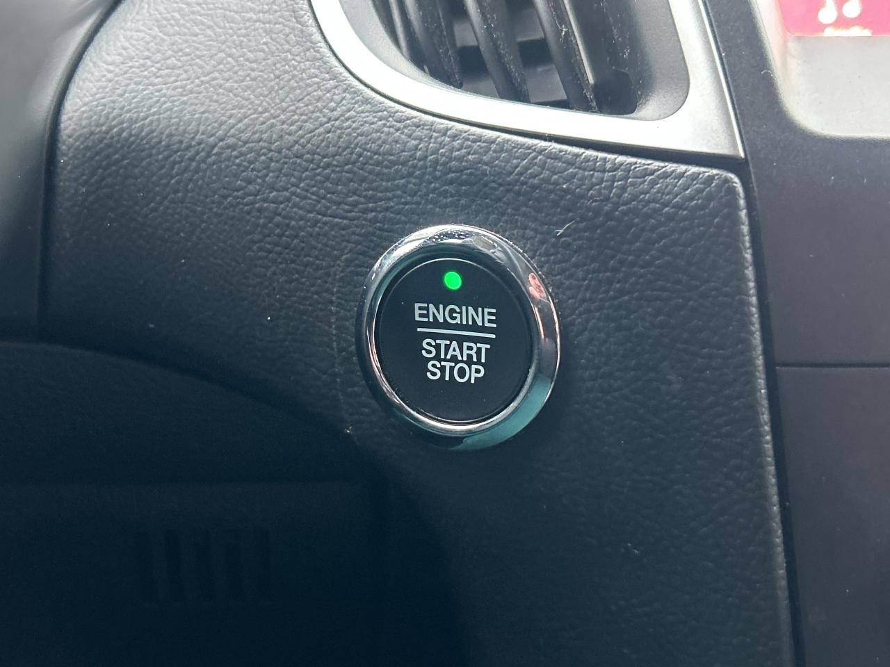 2019 Ford Edge SEL   NAV   Leatherette   Clean Carfax Photo