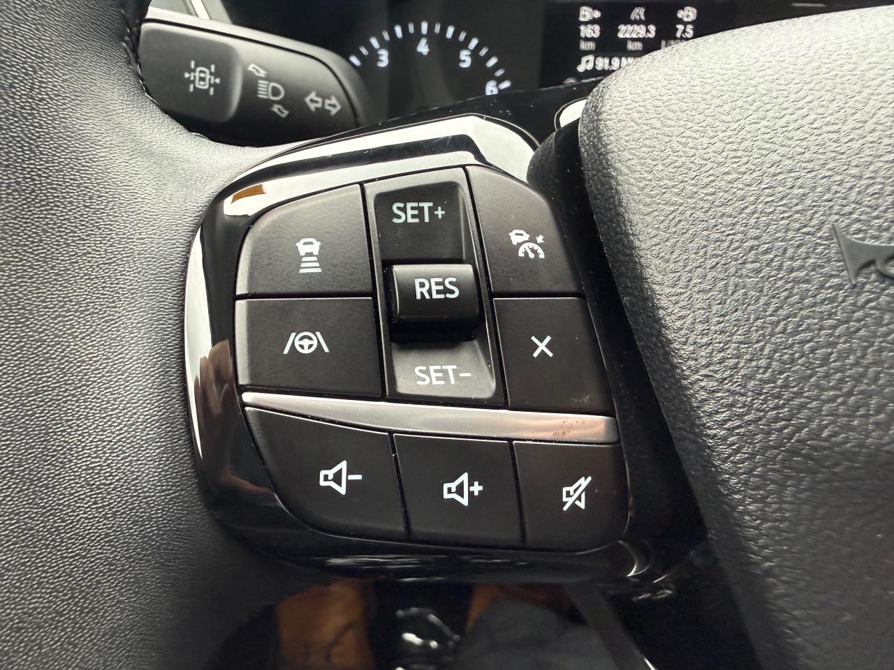 2022 Ford Escape SEL 4dr All-Wheel Drive Photo