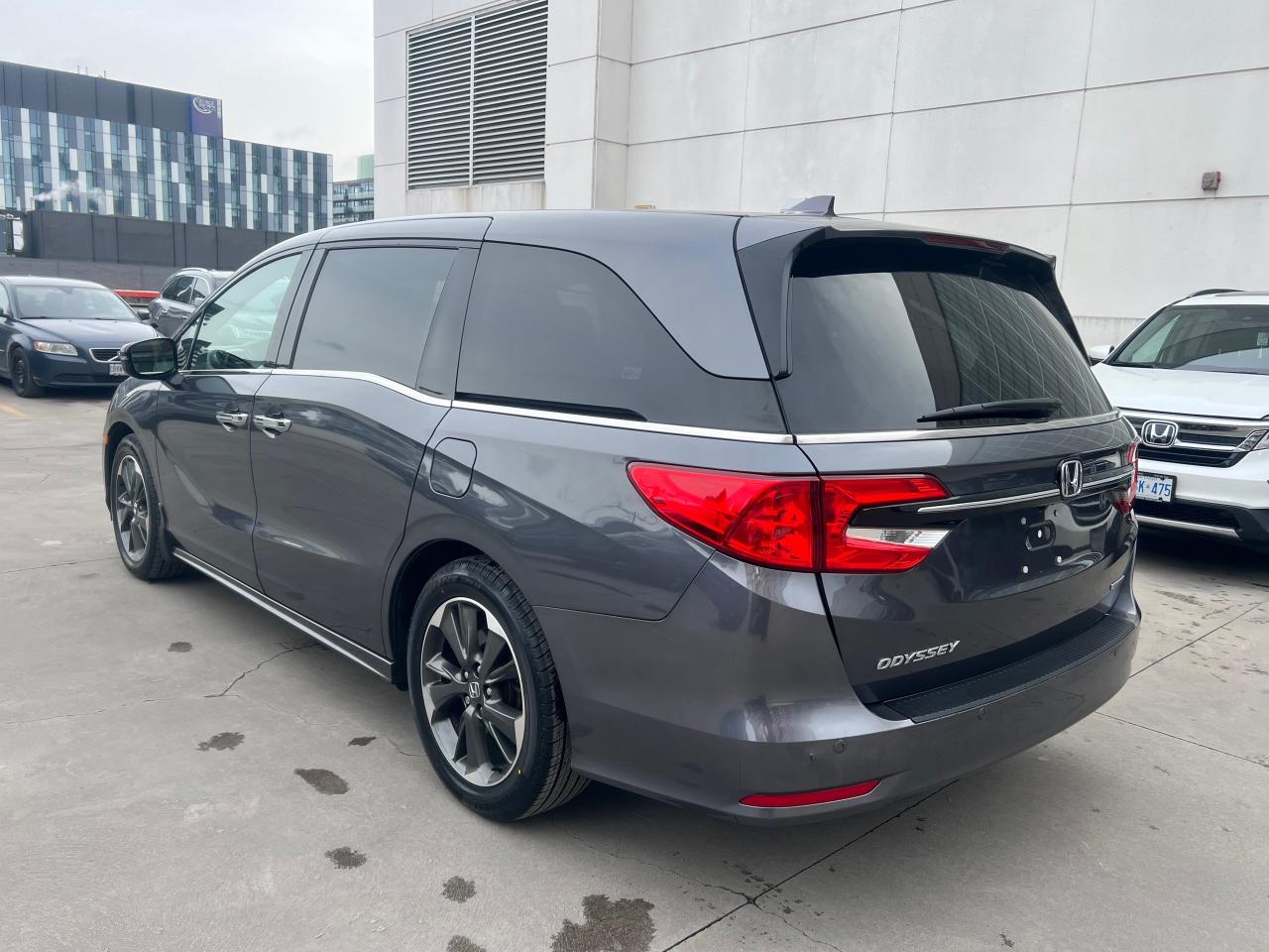2023 Honda Odyssey Touring Passenger Van Photo4