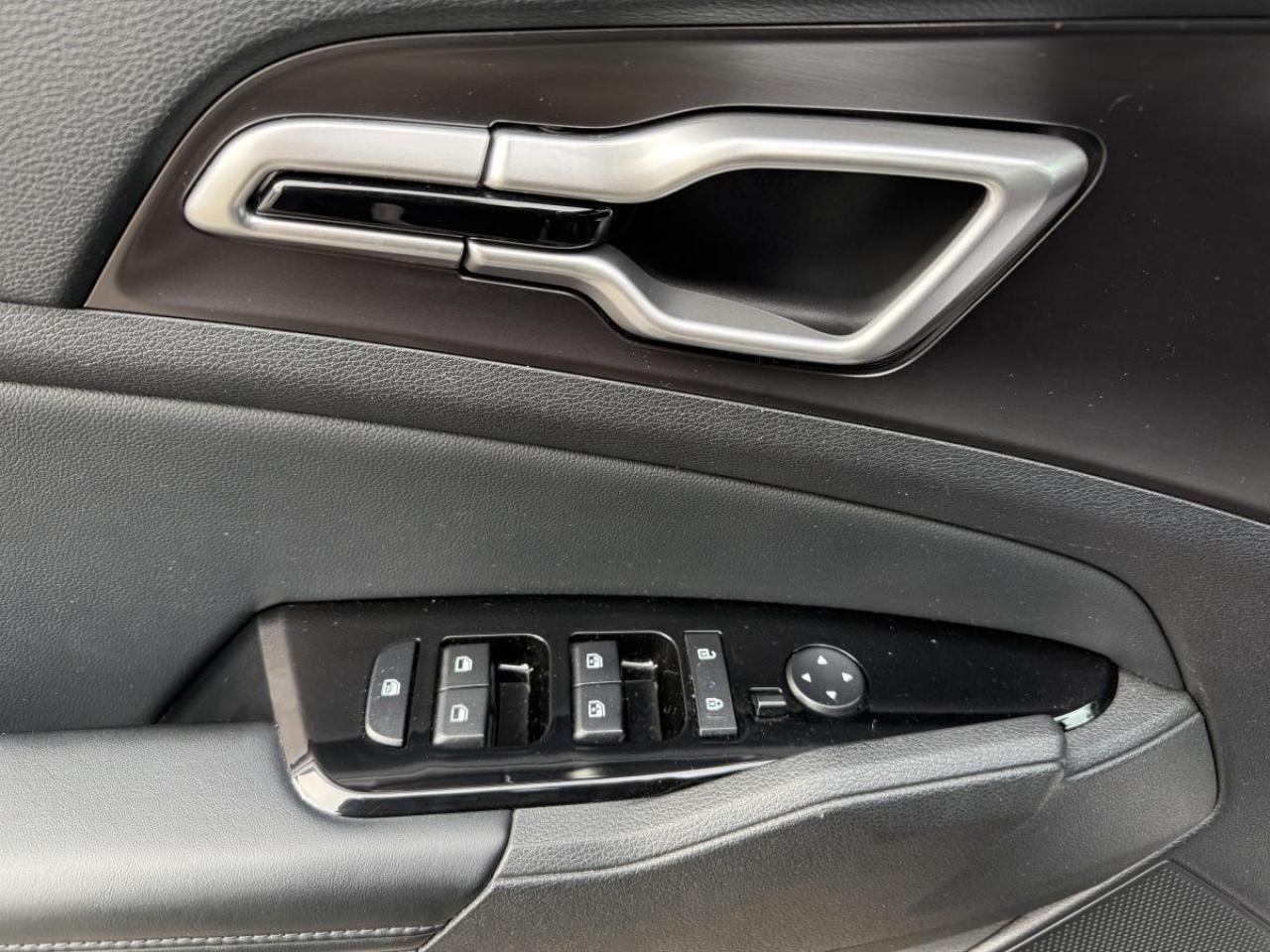 2023 Kia Sportage Hybrid EX AWD Photo