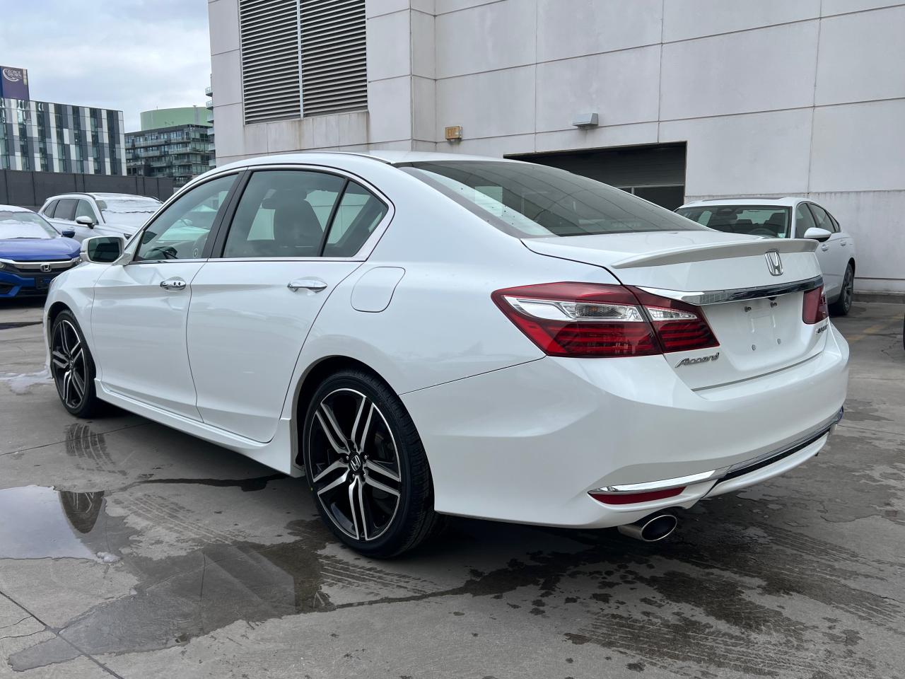 2017 Honda Accord Sport w/Honda Sensing (CVT) 4dr Sedan Photo4