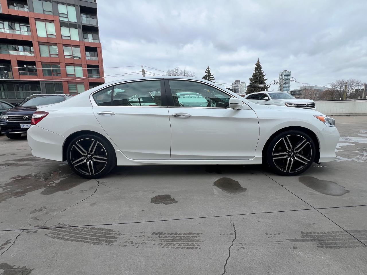 2017 Honda Accord Sport w/Honda Sensing (CVT) 4dr Sedan Photo