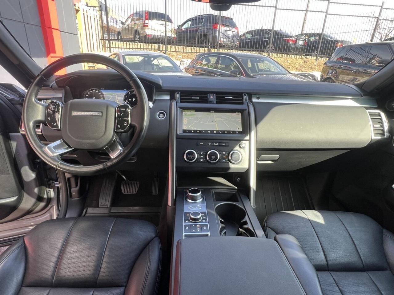 2020 Land Rover Discovery Landmark Edition * CARPLAY / PANORAMIC ROOF / 7 PA Photo