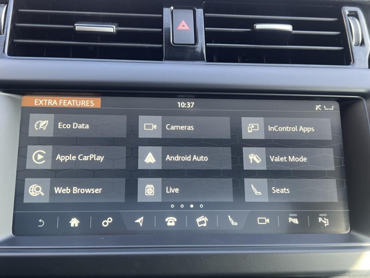 2020 Land Rover Discovery Landmark Edition * CARPLAY / PANORAMIC ROOF / 7 PA Photo