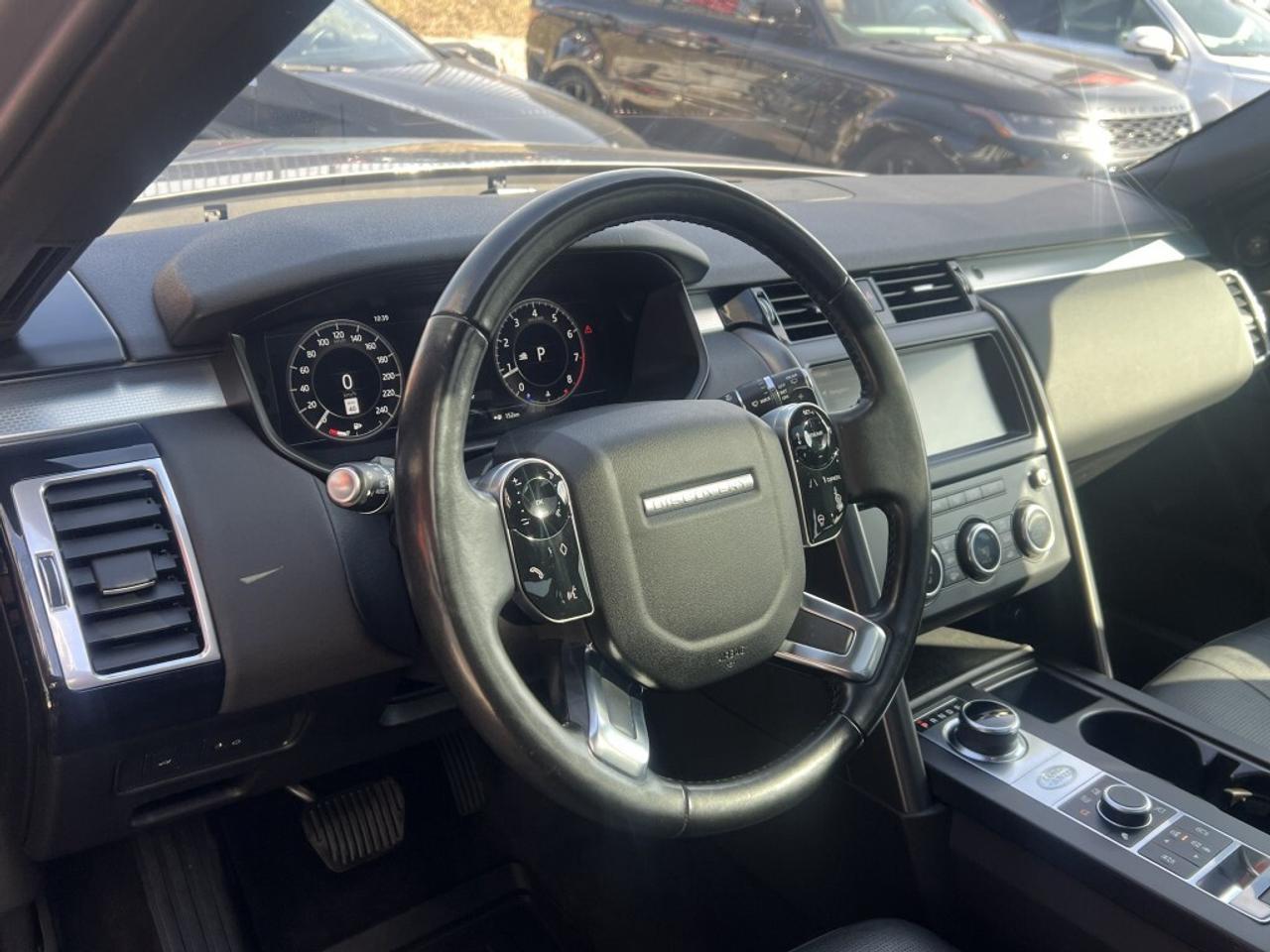 2020 Land Rover Discovery Landmark Edition * CARPLAY / PANORAMIC ROOF / 7 PA Photo