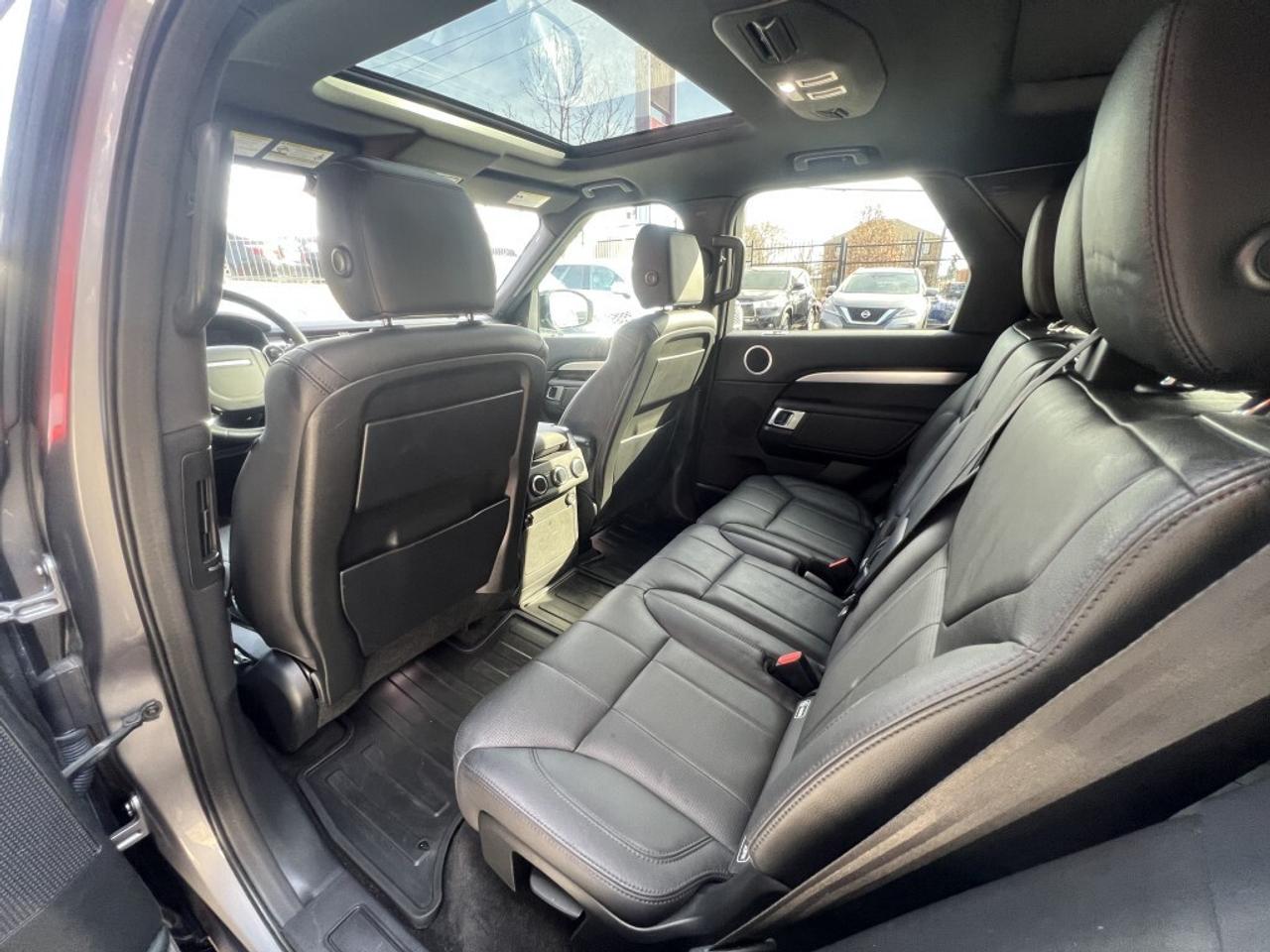 2020 Land Rover Discovery Landmark Edition * CARPLAY / PANORAMIC ROOF / 7 PA Photo