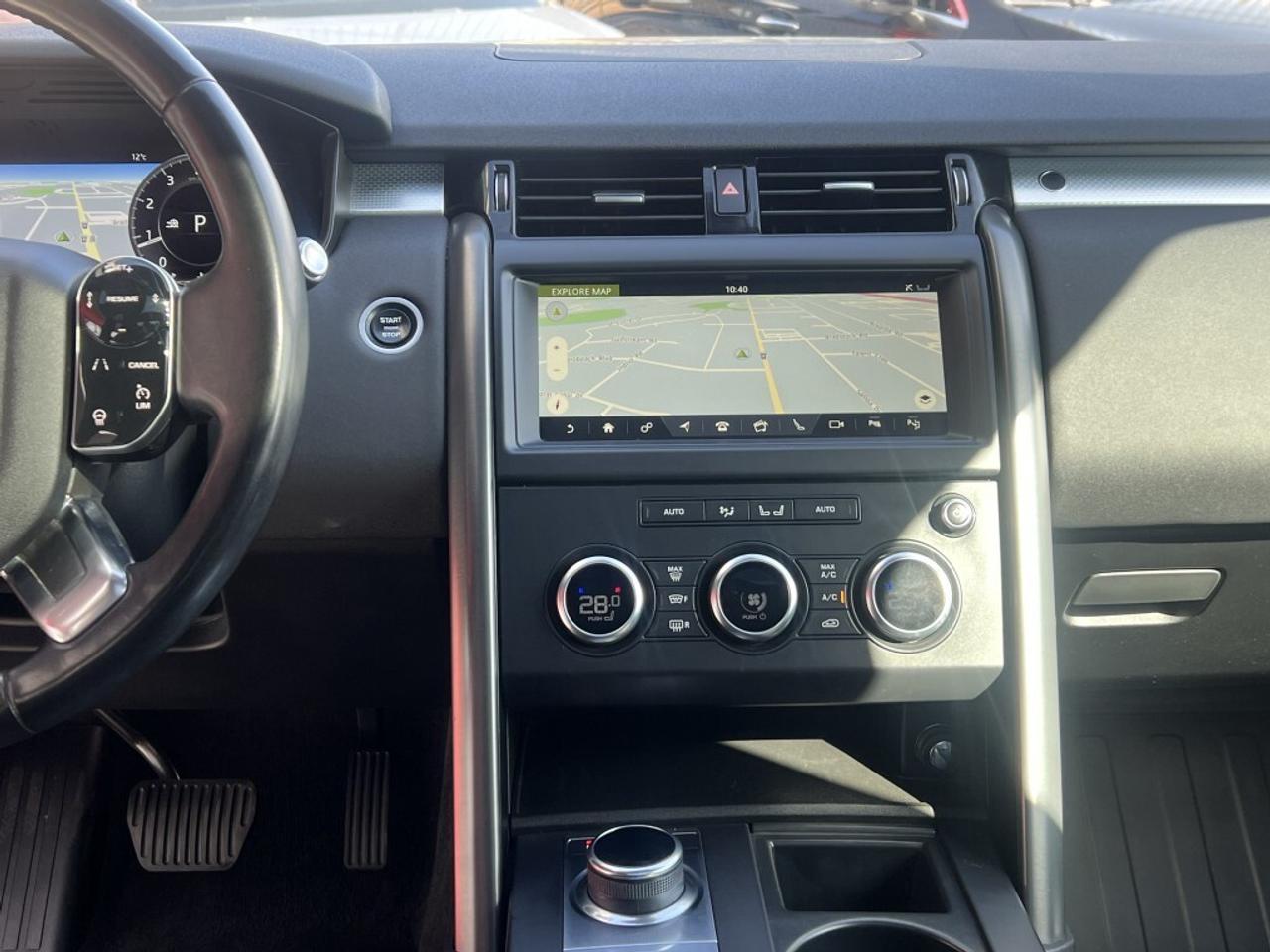 2020 Land Rover Discovery Landmark Edition * CARPLAY / PANORAMIC ROOF / 7 PA Photo