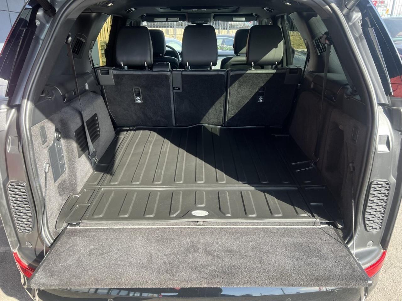 2020 Land Rover Discovery Landmark Edition * CARPLAY / PANORAMIC ROOF / 7 PA Photo