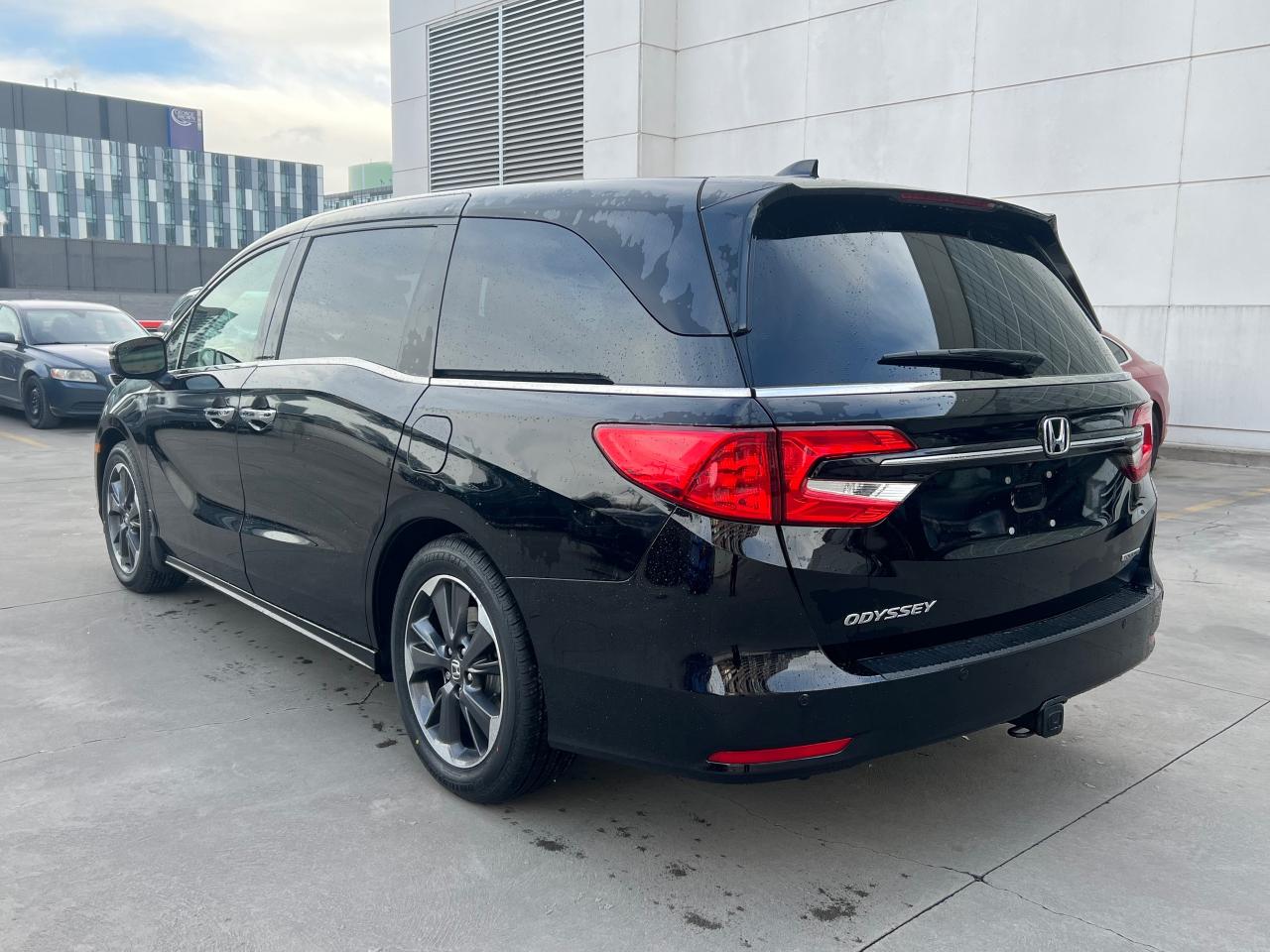 2022 Honda Odyssey Touring Passenger Van Photo