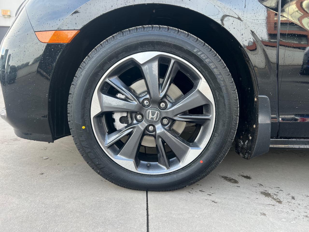 2022 Honda Odyssey Touring Passenger Van Photo