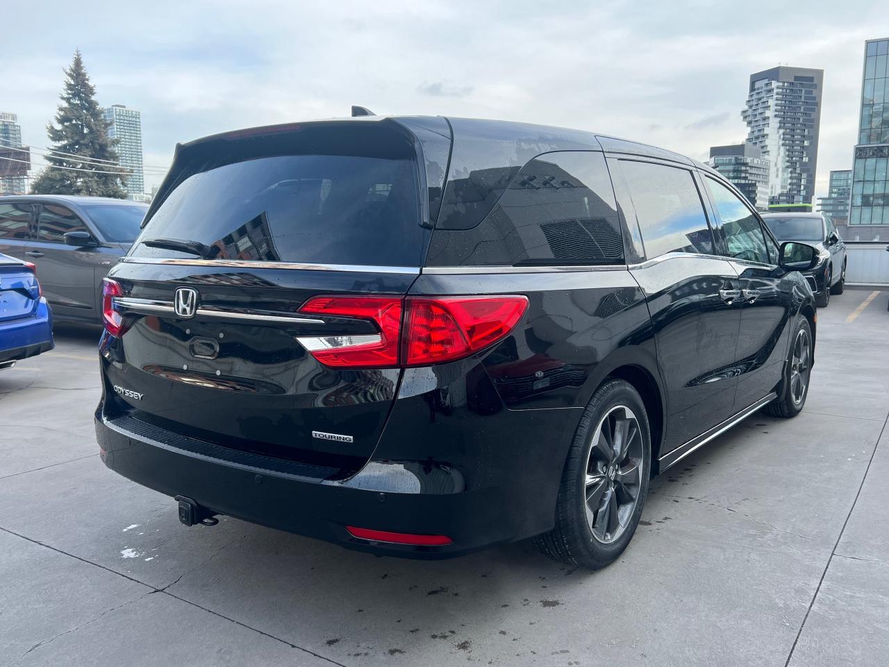 2022 Honda Odyssey Touring Passenger Van Photo