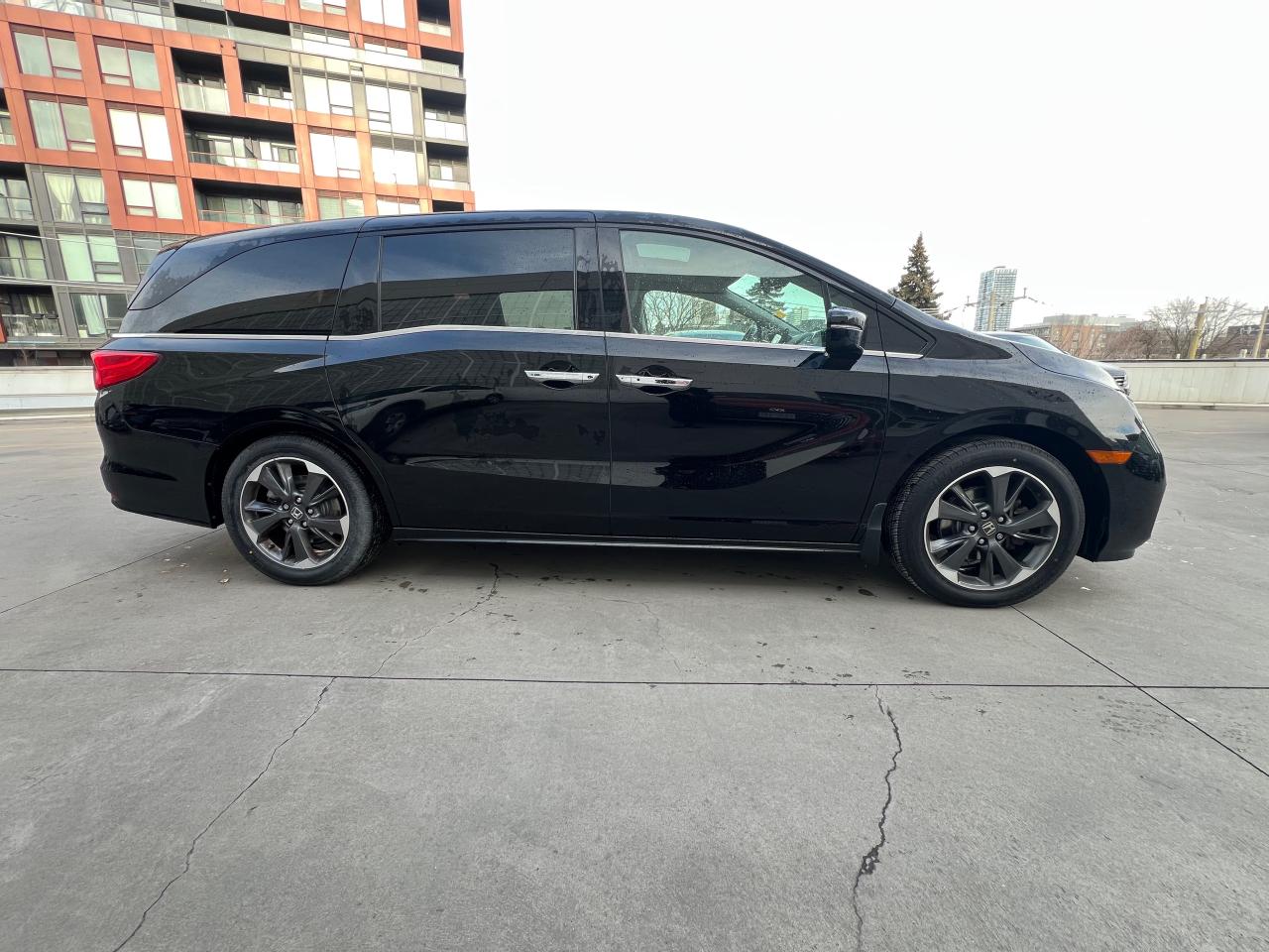 2022 Honda Odyssey Touring Passenger Van Photo