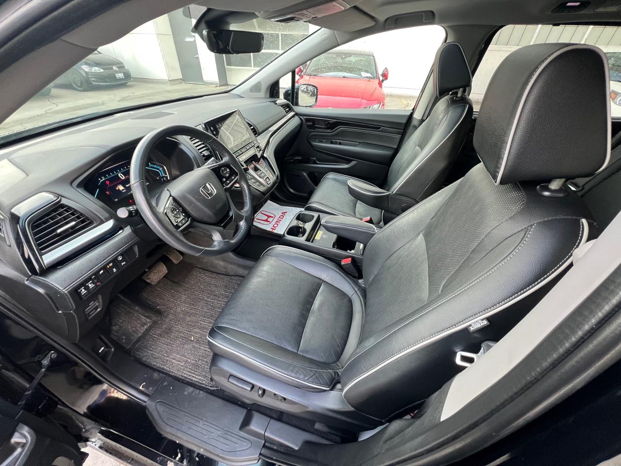 2022 Honda Odyssey Touring Passenger Van Photo