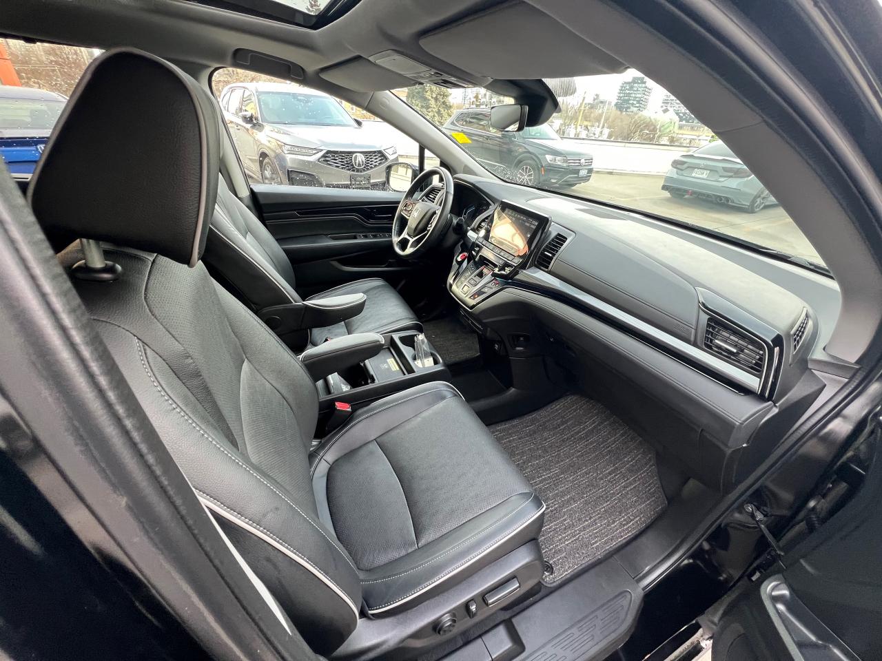 2022 Honda Odyssey Touring Passenger Van Photo