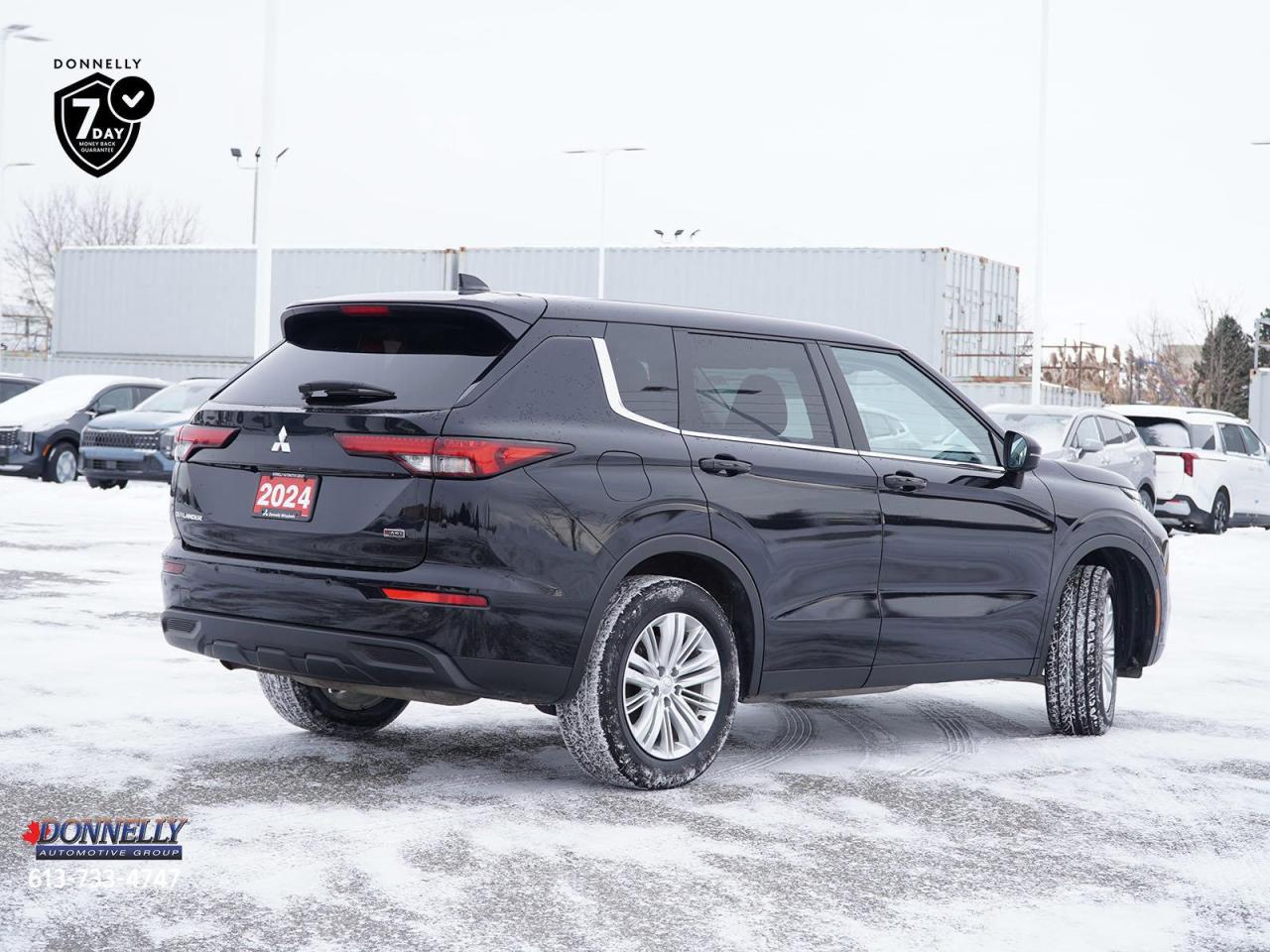 2024 Mitsubishi Outlander  Photo2