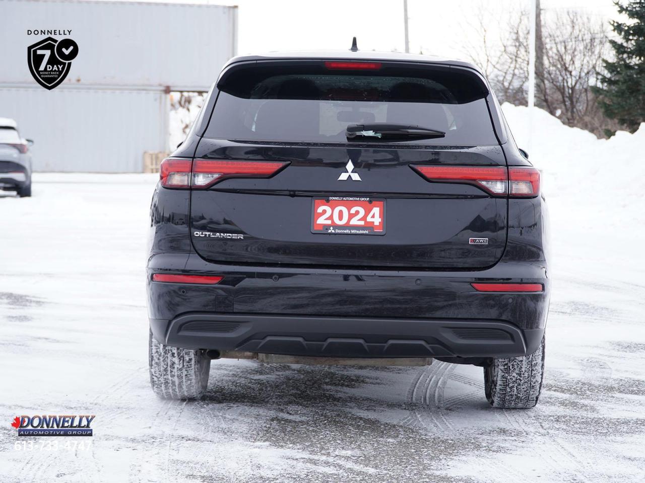 2024 Mitsubishi Outlander  Photo3