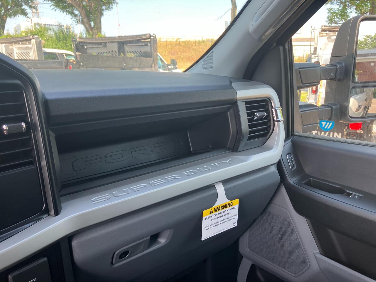 2025 Ford F-550 Chassis XL 4x4 SD Crew Cab 203 in. WB DRW Photo