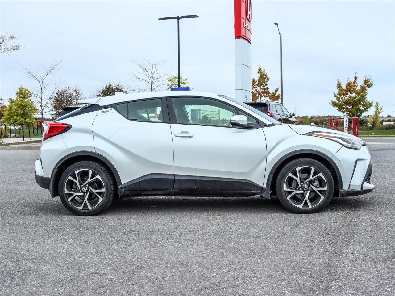 2022 Toyota C-HR  Photo2