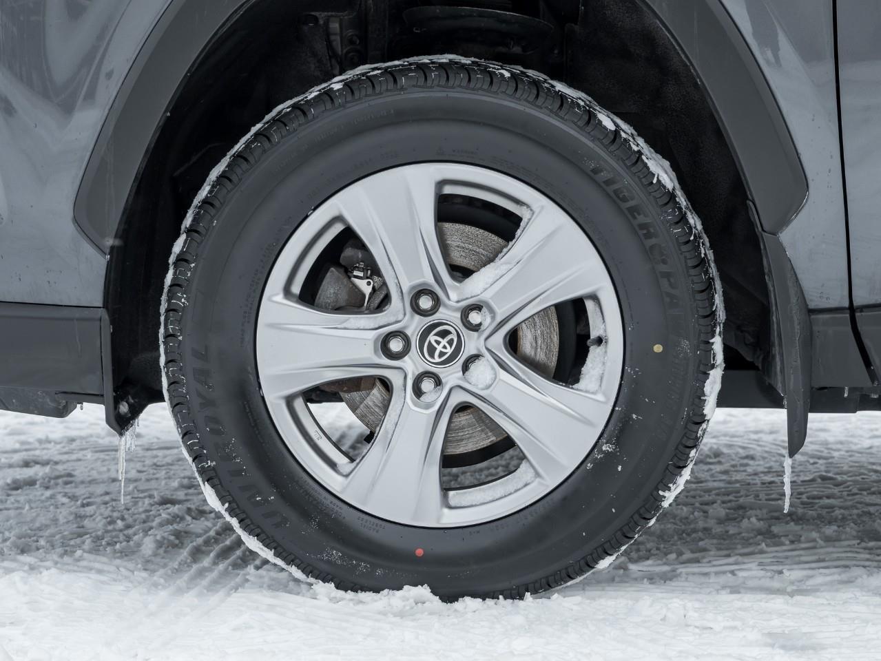 2022 Toyota RAV4 Hybrid LE 4dr All-Wheel Drive Photo4