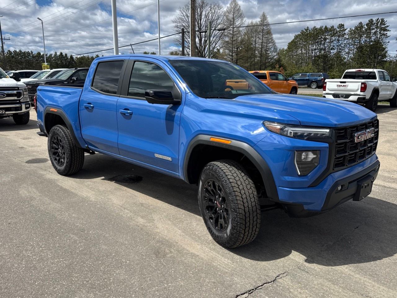 2026 GMC Canyon Crew Cab Short Box 4-Wheel Drive Elevation Photo2