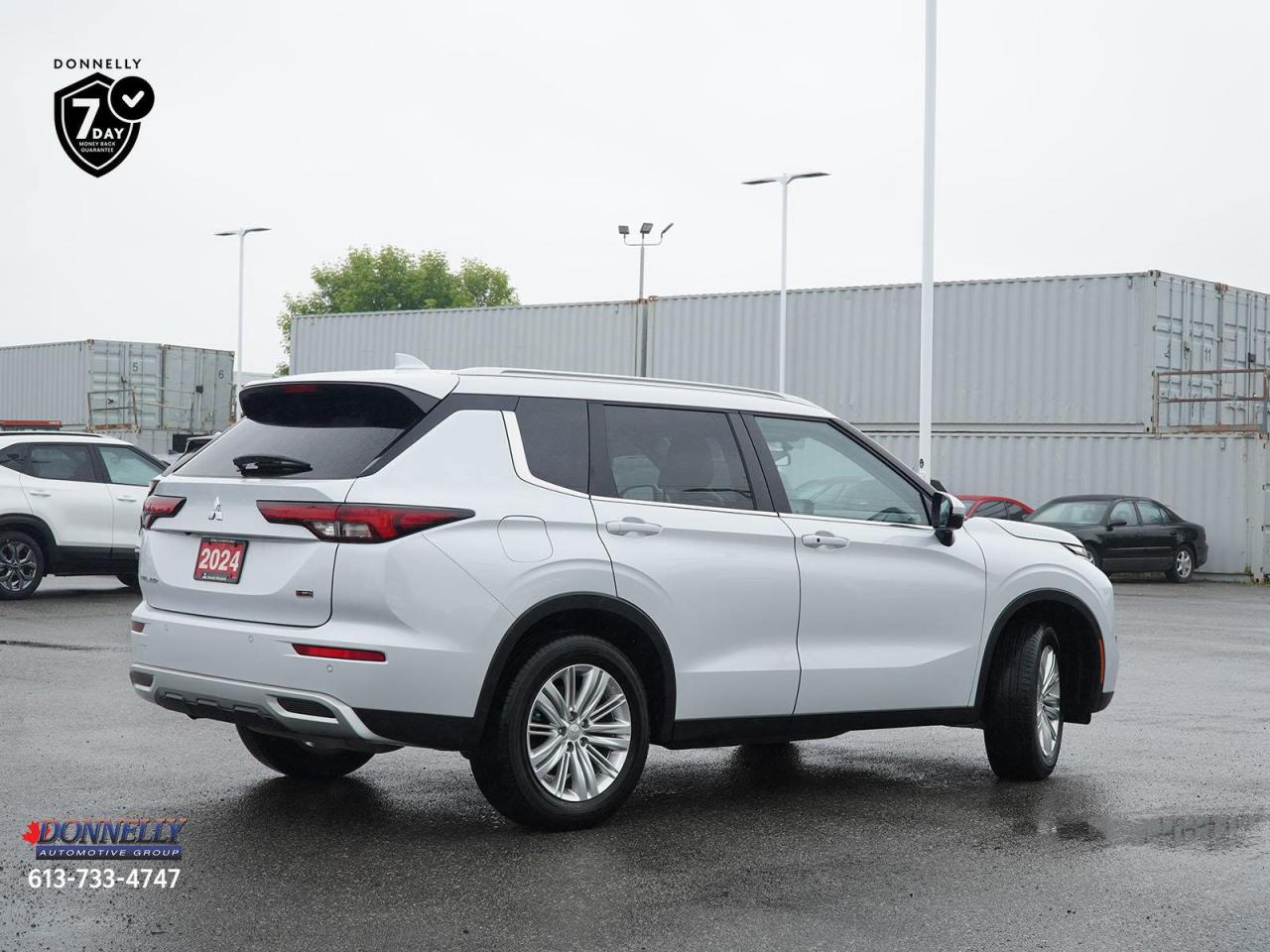 2024 Mitsubishi Outlander  Photo2