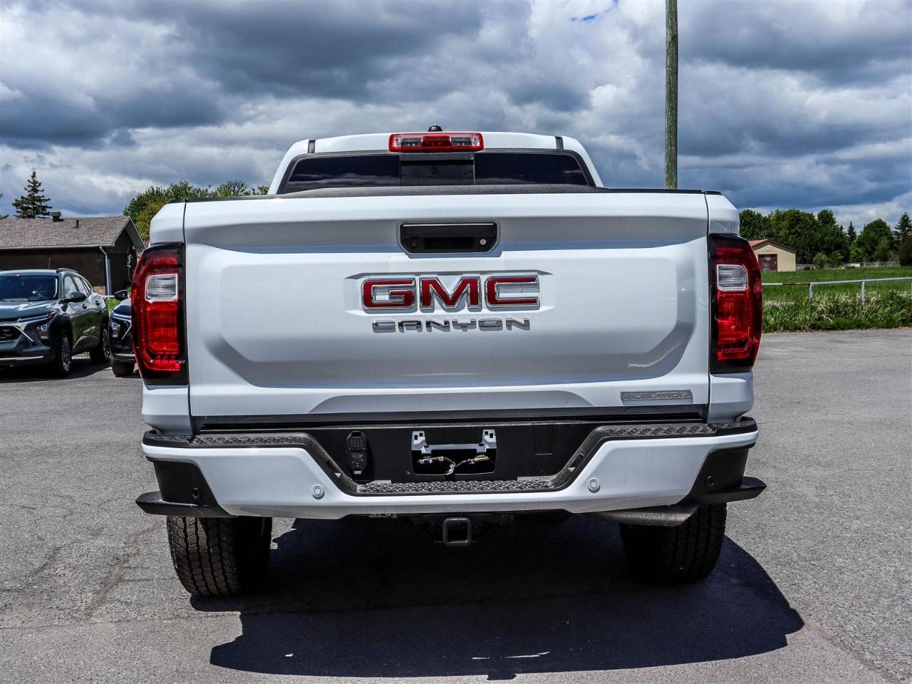 2026 GMC Canyon Crew Cab Short Box 4-Wheel Drive Elevation Photo3