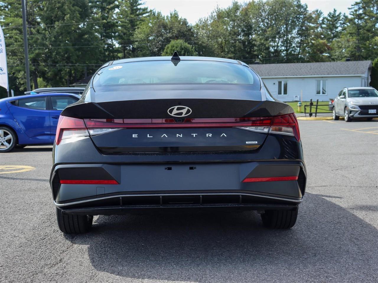 2025 Hyundai Elantra HEV Luxury 4dr Sedan Photo