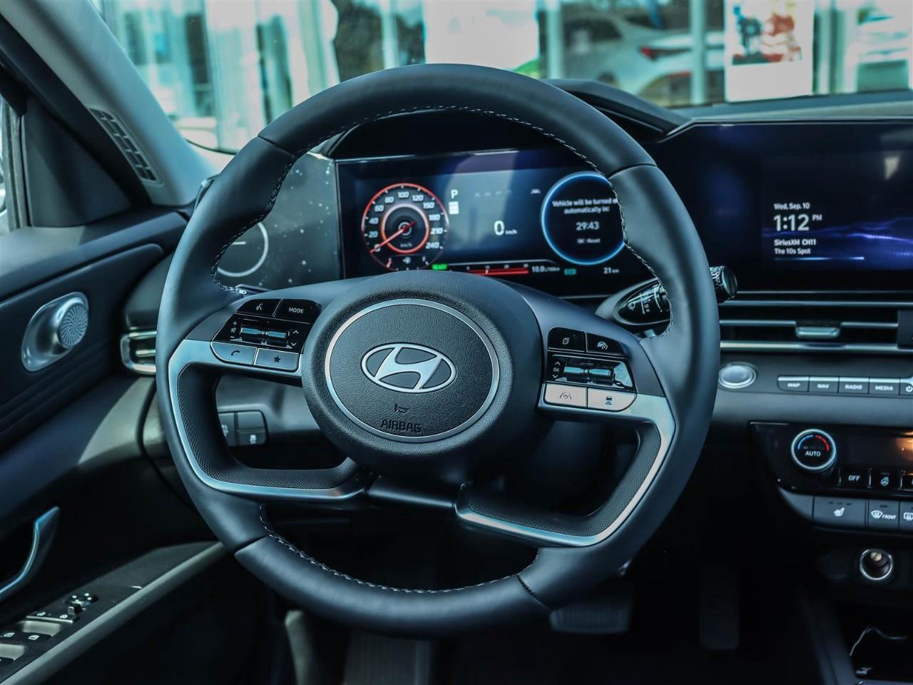 2025 Hyundai Elantra HEV Luxury 4dr Sedan Photo