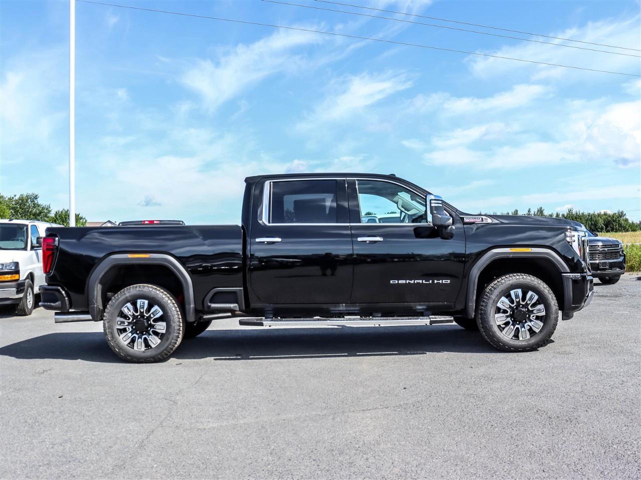 2025 GMC SIERRA 2500HD 4WD Crew Cab Standard Box Denali Photo4