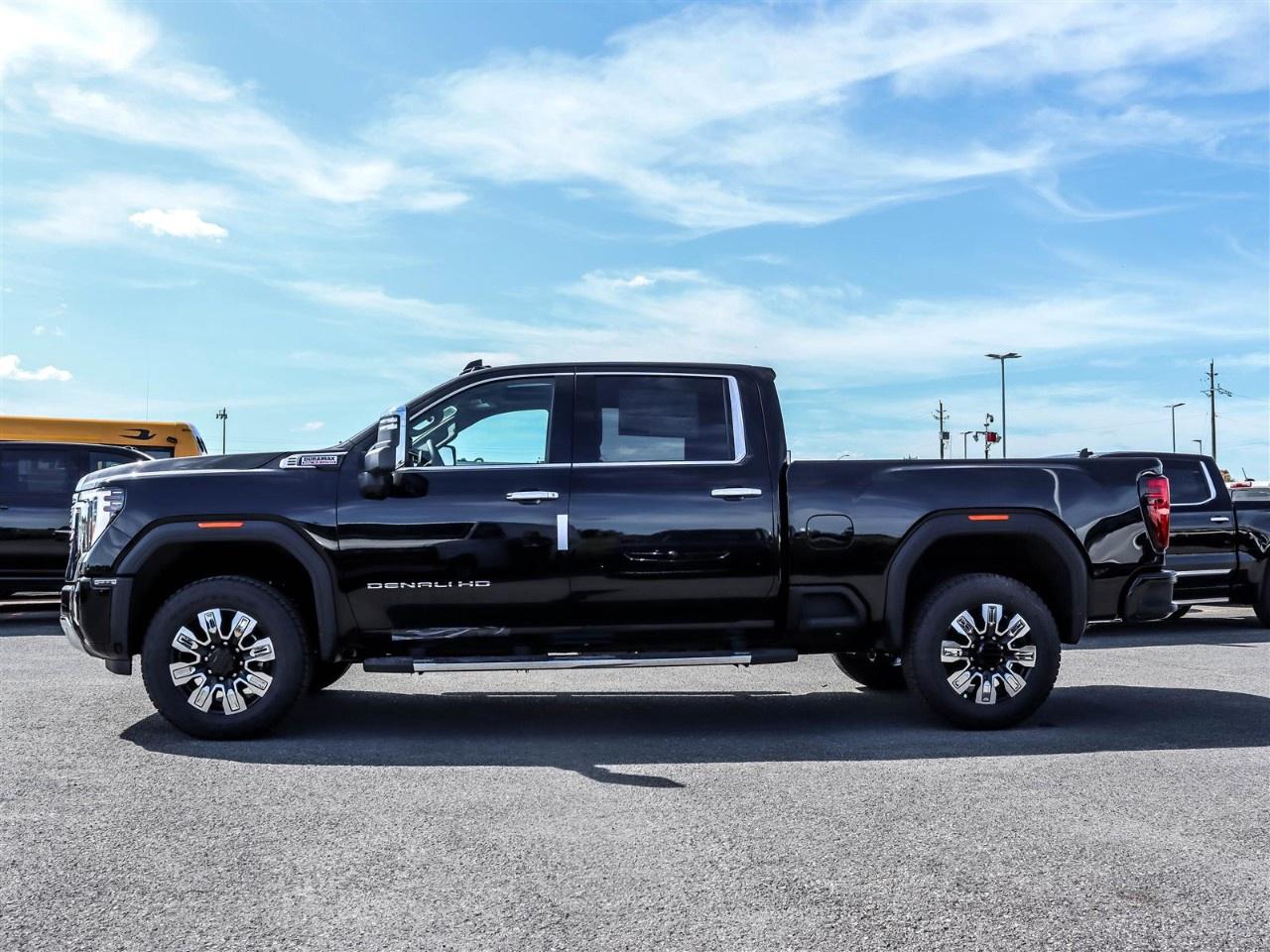 2025 GMC SIERRA 2500HD 4WD Crew Cab Standard Box Denali Photo2