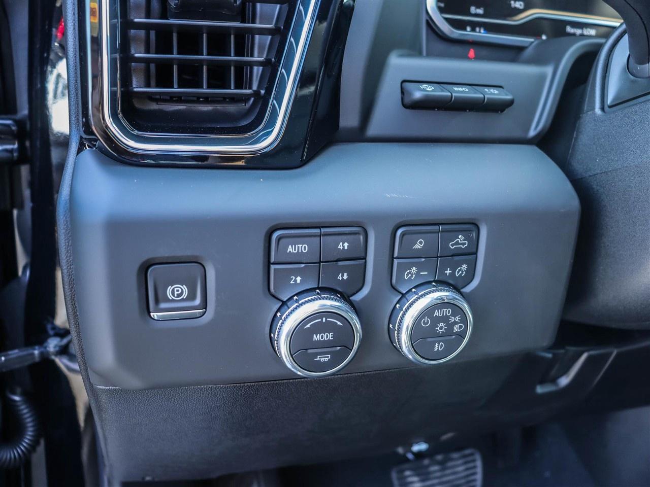 2025 GMC SIERRA 2500HD 4WD Crew Cab Standard Box Denali Photo