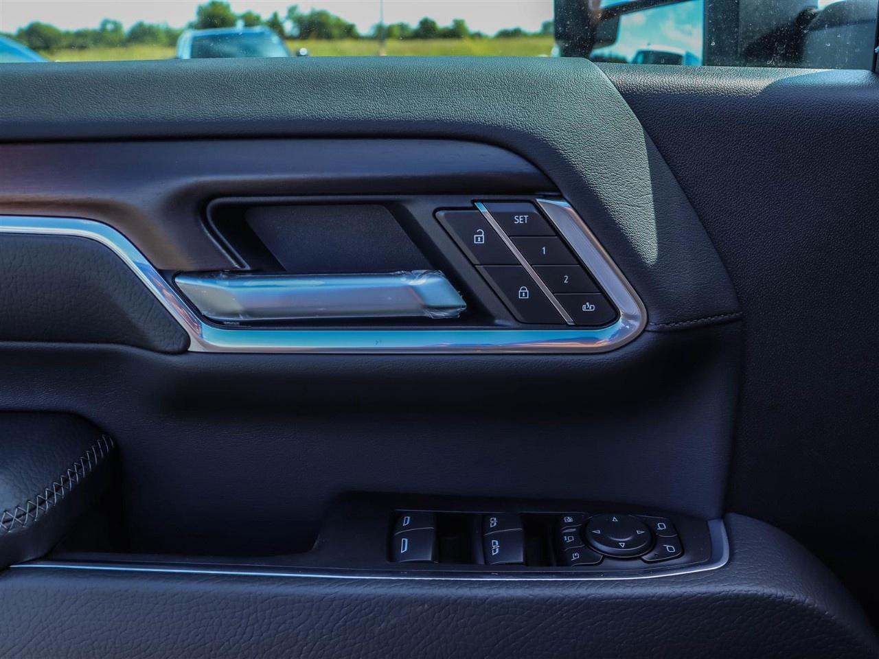 2025 GMC SIERRA 2500HD 4WD Crew Cab Standard Box Denali Photo