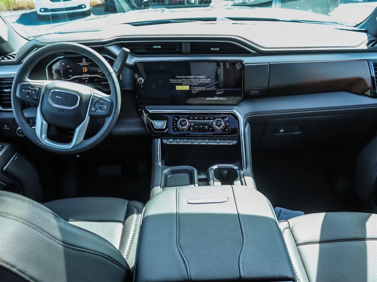 2025 GMC SIERRA 2500HD 4WD Crew Cab Standard Box Denali Photo