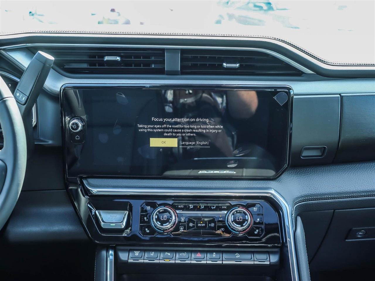 2025 GMC SIERRA 2500HD 4WD Crew Cab Standard Box Denali Photo