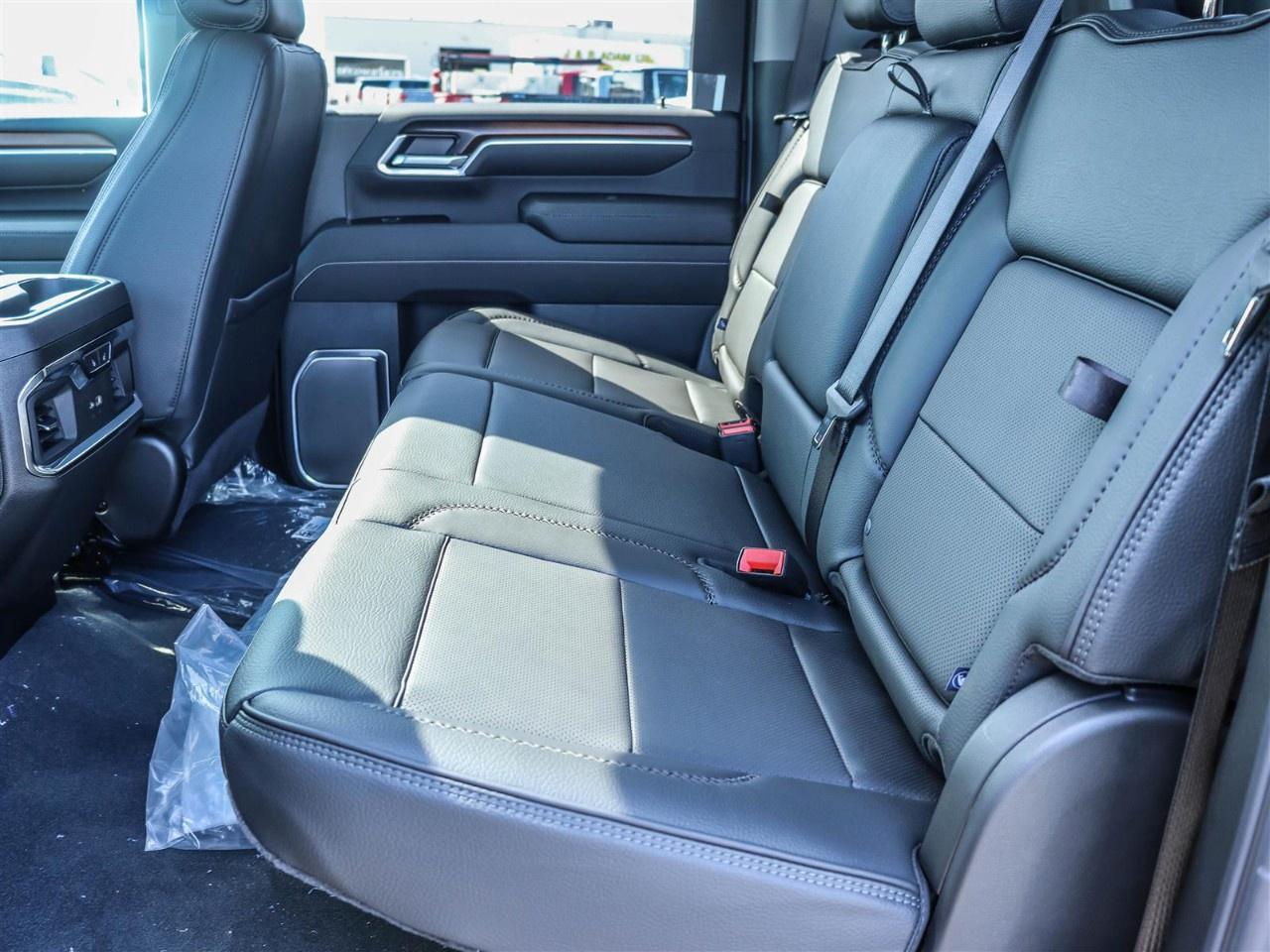 2025 GMC SIERRA 2500HD 4WD Crew Cab Standard Box Denali Photo