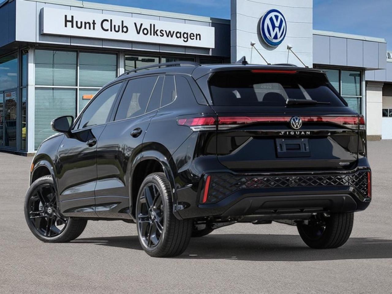 2026 Volkswagen Tiguan Comfortline R-Line Black Edition Photo3
