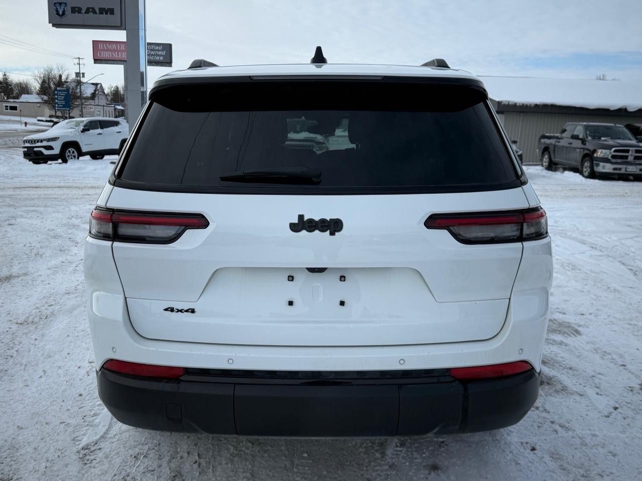 2023 Jeep Grand Cherokee L Laredo 4dr 4x4 Photo2