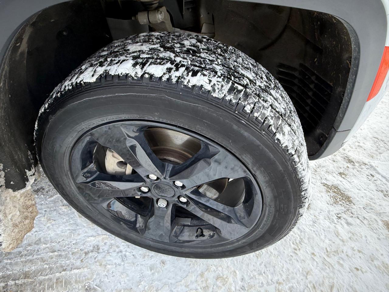 2023 Jeep Grand Cherokee L Laredo 4dr 4x4 Photo