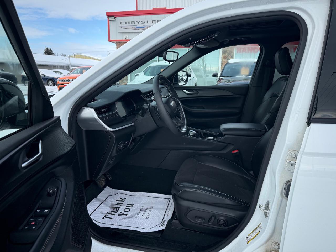 2023 Jeep Grand Cherokee L Laredo 4dr 4x4 Photo