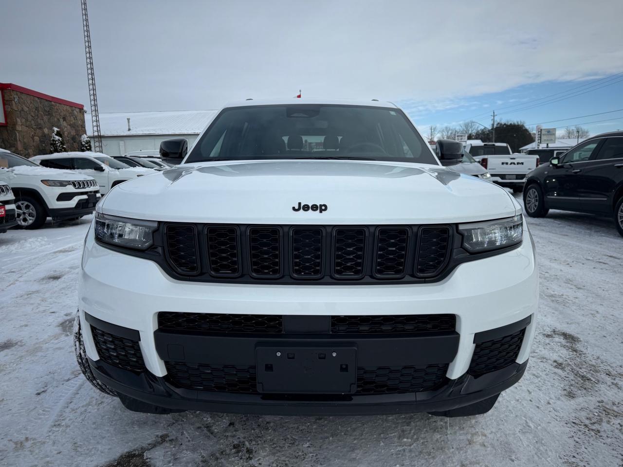 2023 Jeep Grand Cherokee L Laredo 4dr 4x4 Photo