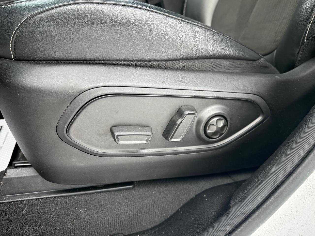 2023 Jeep Grand Cherokee L Laredo 4dr 4x4 Photo