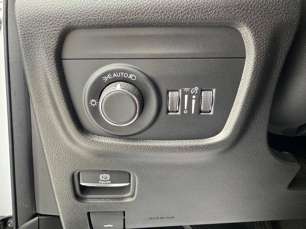 2023 Jeep Grand Cherokee L Laredo 4dr 4x4 Photo