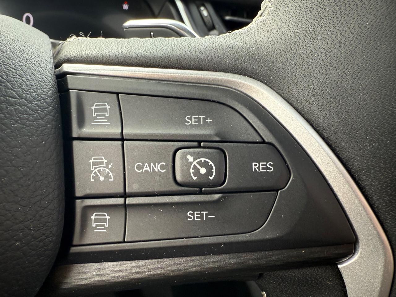 2023 Jeep Grand Cherokee L Laredo 4dr 4x4 Photo