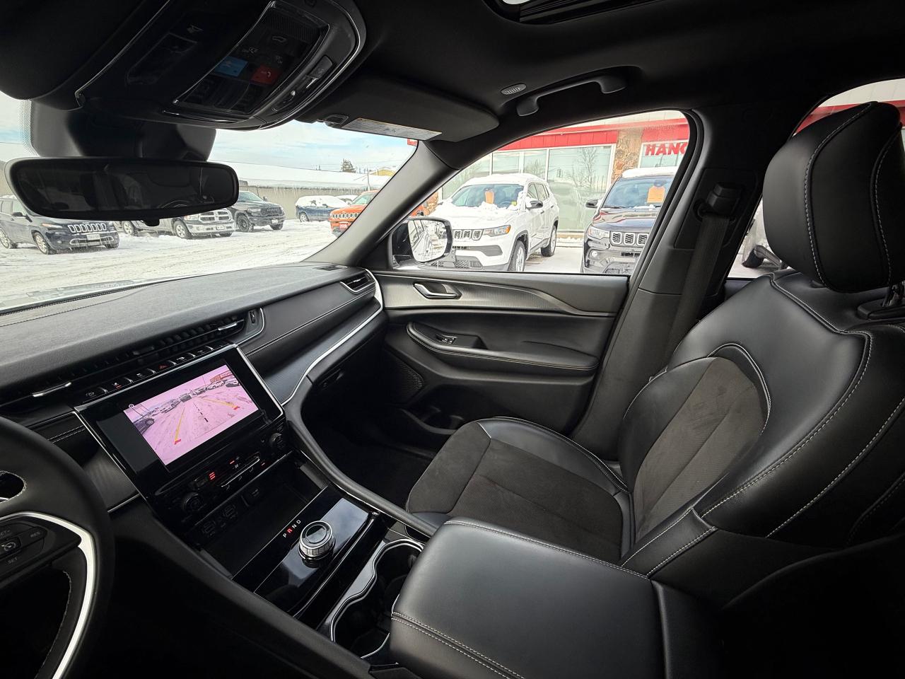 2023 Jeep Grand Cherokee L Laredo 4dr 4x4 Photo