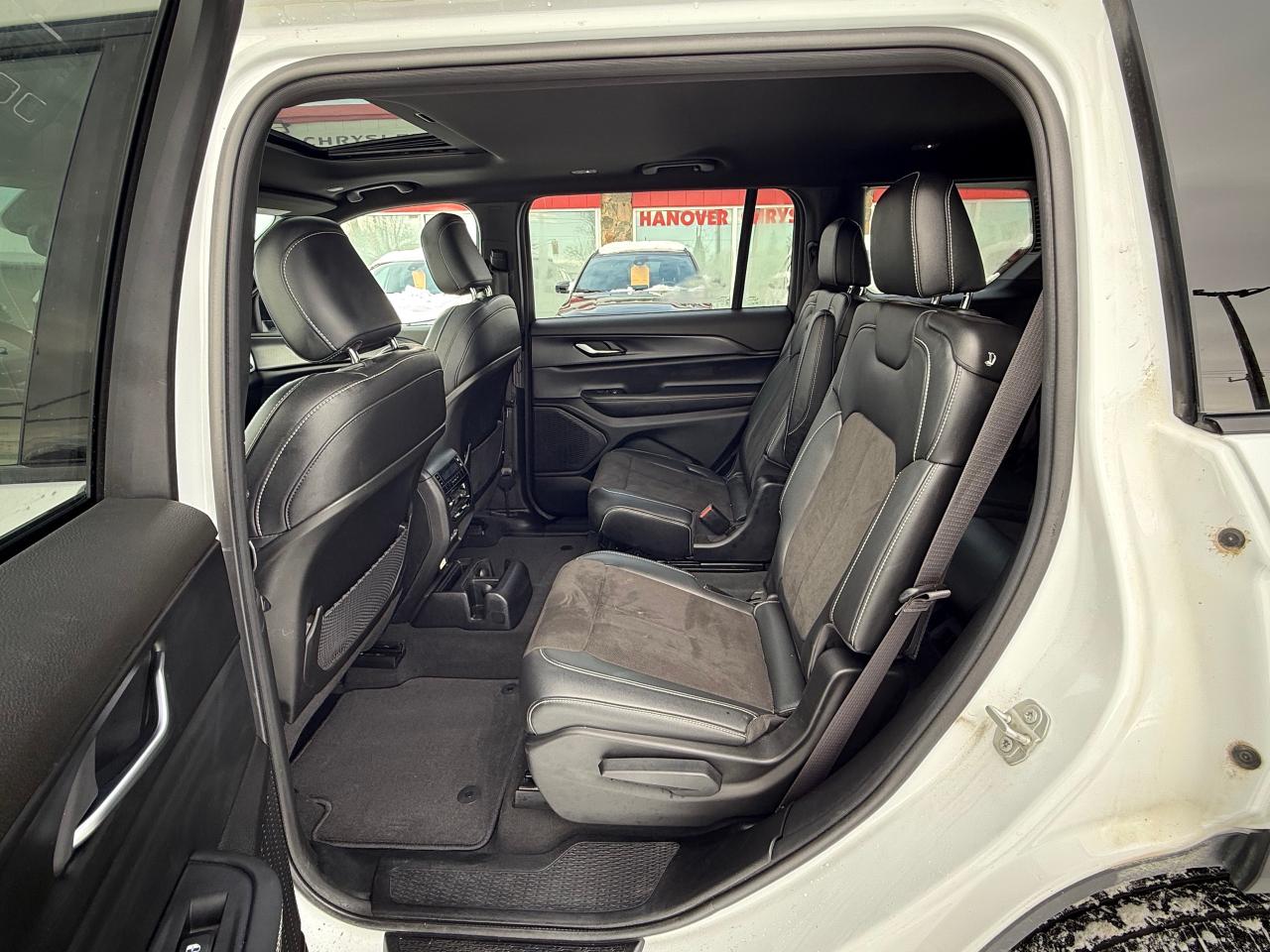 2023 Jeep Grand Cherokee L Laredo 4dr 4x4 Photo