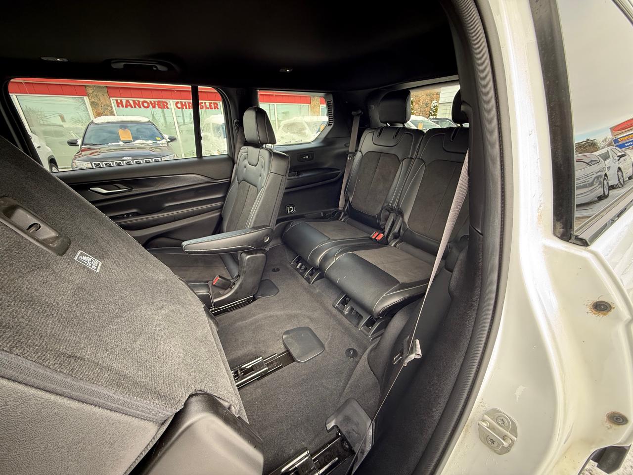 2023 Jeep Grand Cherokee L Laredo 4dr 4x4 Photo