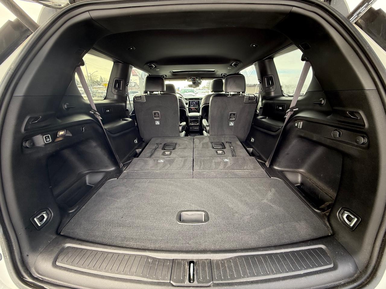 2023 Jeep Grand Cherokee L Laredo 4dr 4x4 Photo