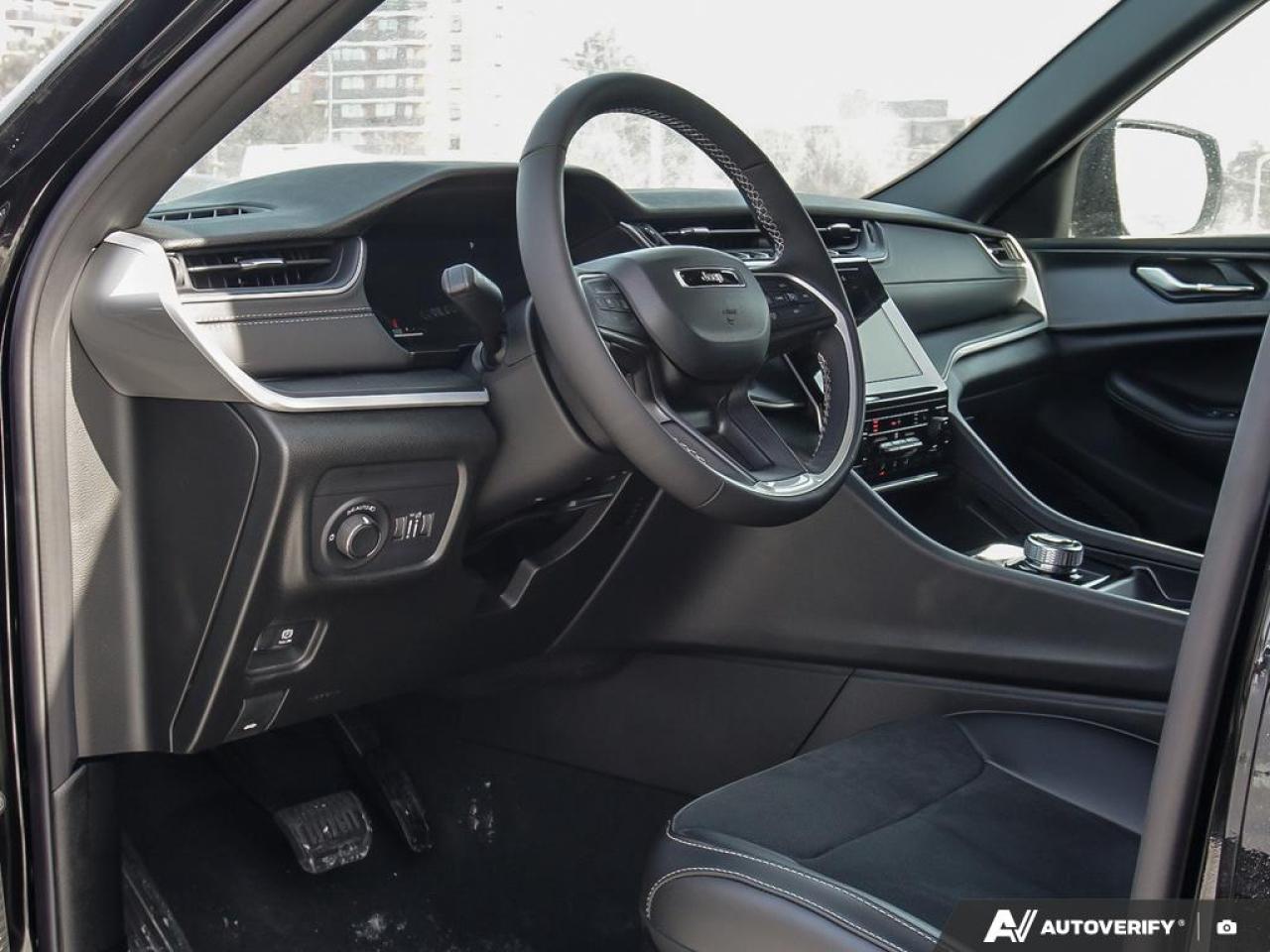 2025 Jeep Grand Cherokee Laredo 4dr 4x4 Photo